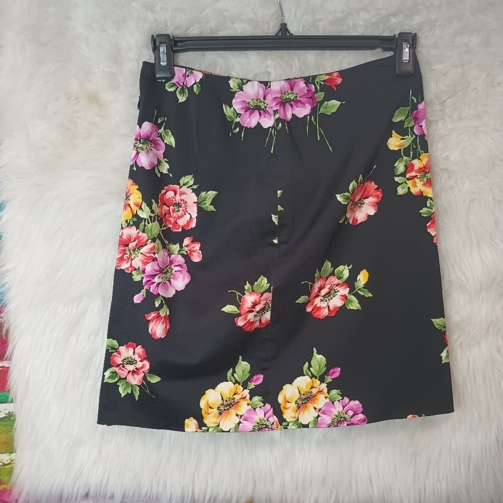 Jones New York black Floral A-line Signature Petite Skirt Size 6P